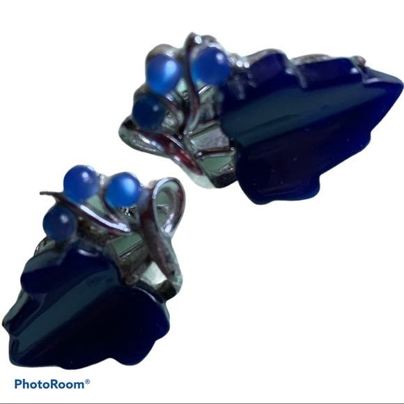 Vintage Blue Grape Leaf Clip On Earrings - Picture 7 of 10